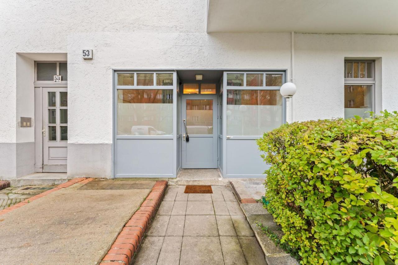Neues Zentrales Apartment,10 Betten,vollmoebliert, Wifi Appartement Berlijn
