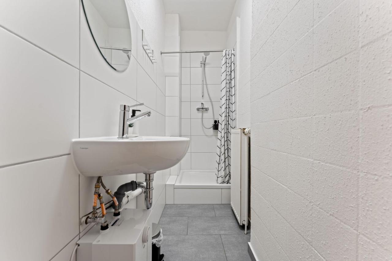 Neues Zentrales Apartment,10 Betten,vollmoebliert, Wifi Appartement Berlijn